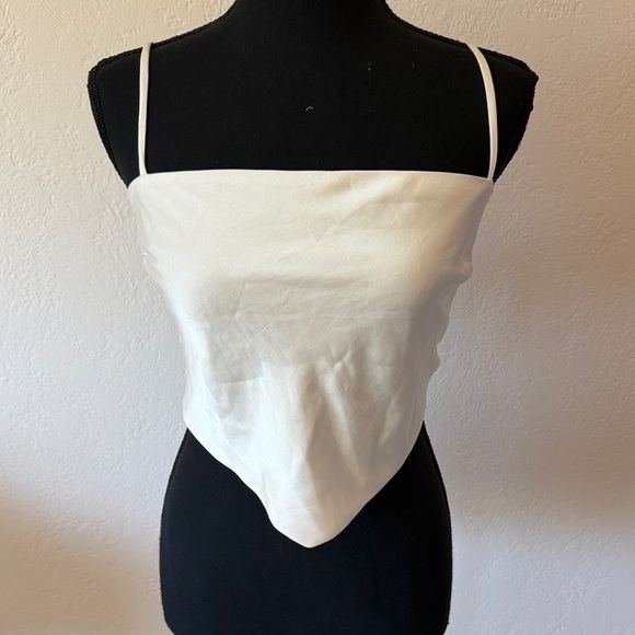 Aritzia Tops - EUC ARITZIA SUNDAY BEST Women’s White Handkerchief Hem Cami Top small